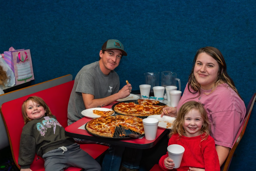 HOLIDAY FAMILY SPECIAL